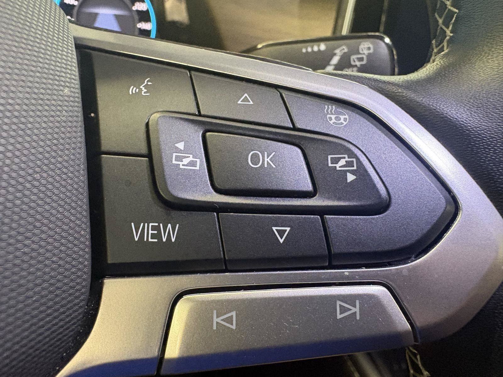 Used 2025 Volkswagen Atlas SE AWD/4WD image 27