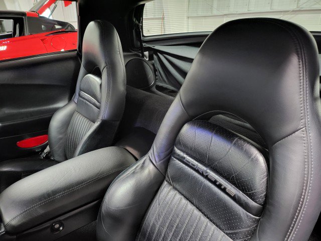 Used 2002 Chevrolet Corvette Coupe w/ Preferred Equipment Group2 image 10