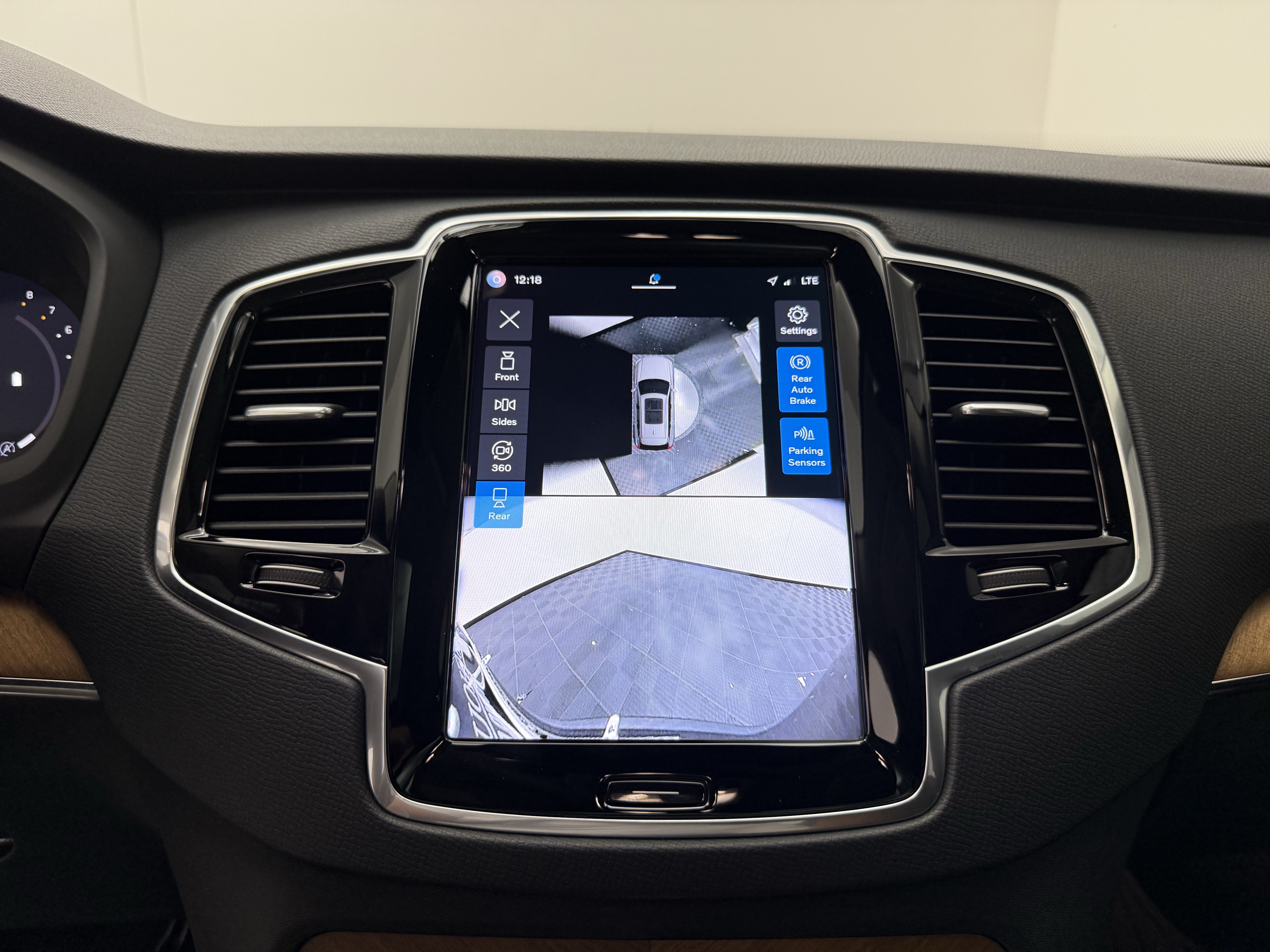 Certified 2024 Volvo XC90 B6 Plus AWD/4WD image 18