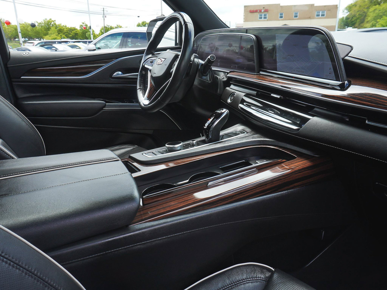 Used 2023 Cadillac Escalade Premium Luxury AWD/4WD image 51