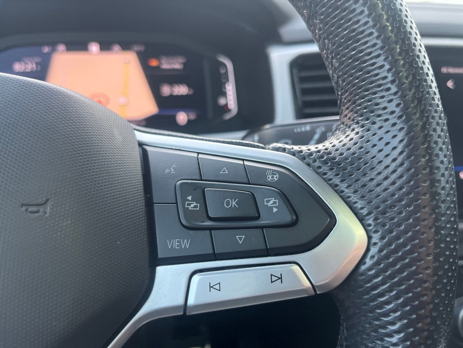 Used 2020 Volkswagen Atlas Cross Sport SEL R-Line AWD/4WD image 16