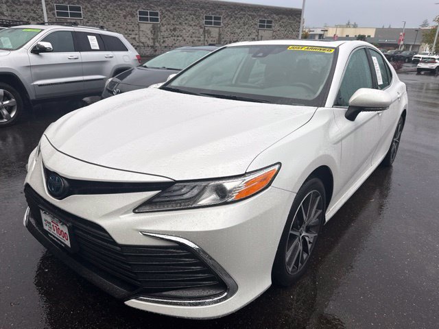 Used 2023 Toyota Camry XLE w/ Navigation Package FWD image 3