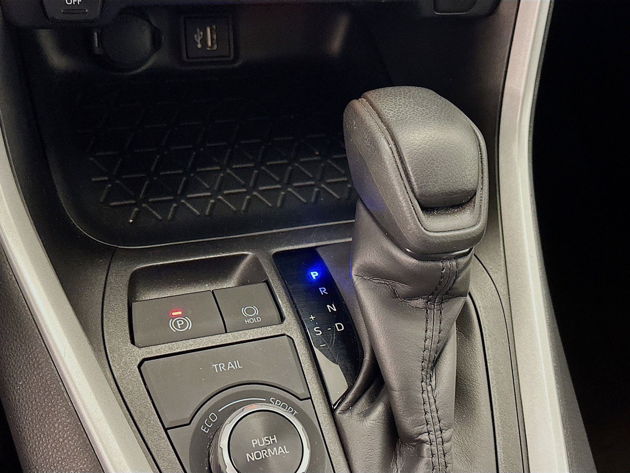 Used 2025 Toyota RAV4 XLE image 25