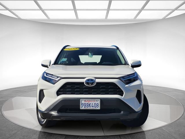 Used 2022 Toyota RAV4 XLE w/ Convenience Package FWD image 2