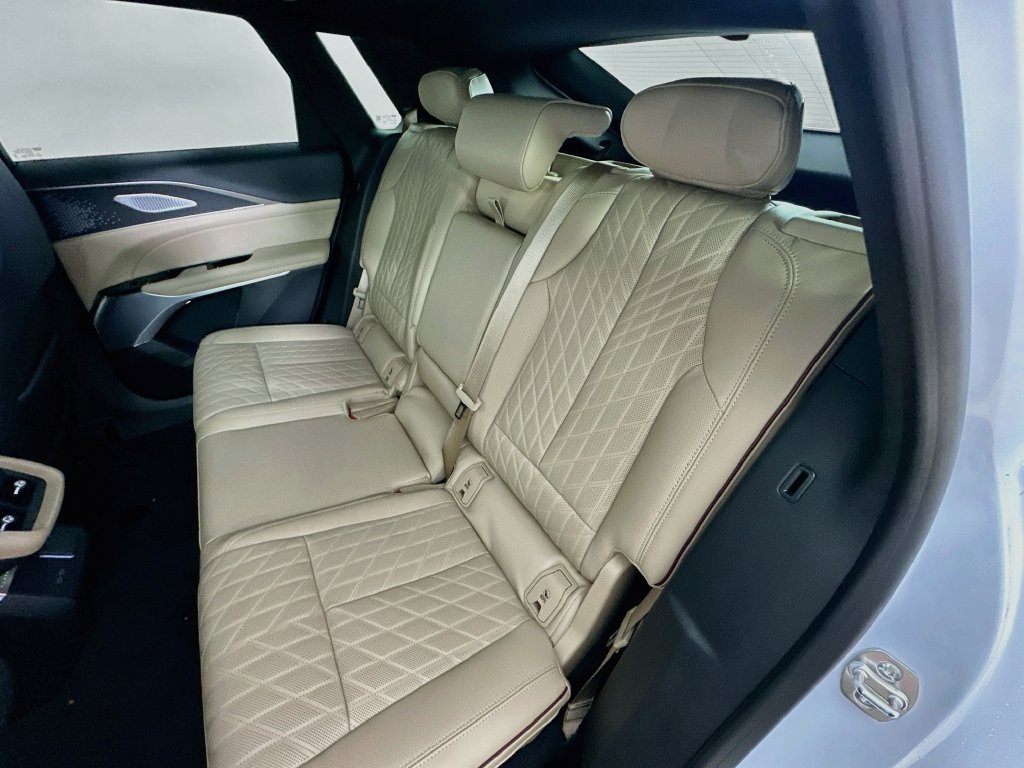 New 2026 Cadillac Lyriq Signature Luxury w/ Nappa Leather Package AWD/4WD image 31