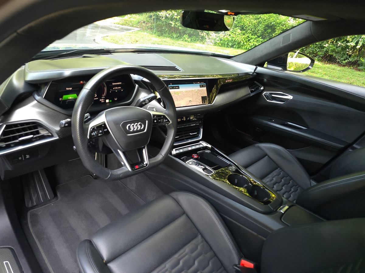 Used 2022 Audi RS e-tron GT w/ Carbon Performance Package AWD/4WD image 2
