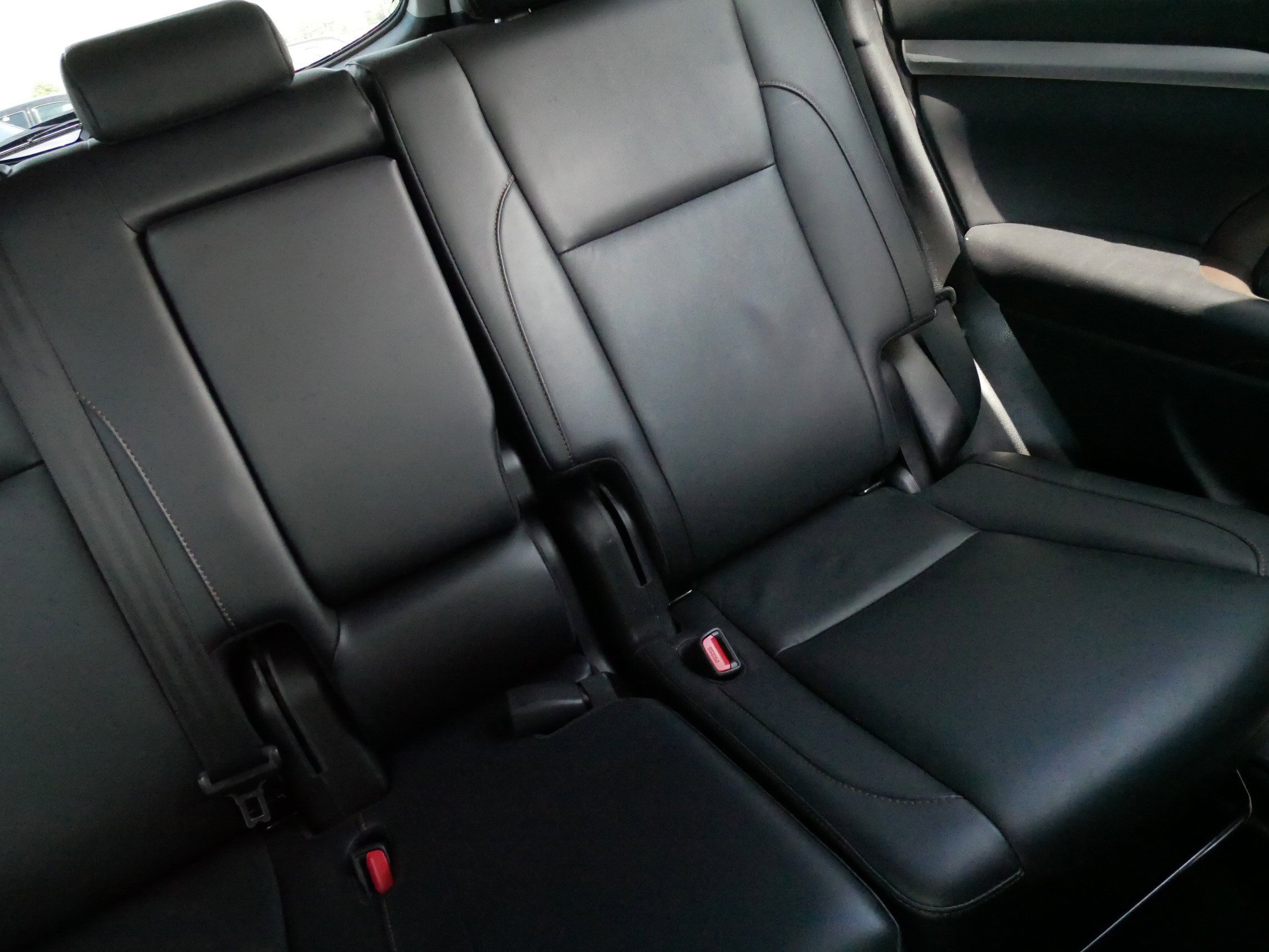 Used 2019 Toyota Highlander XLE AWD/4WD image 14