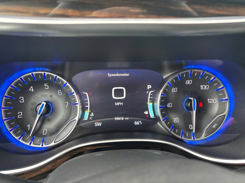 Used 2023 Chrysler Pacifica Limited AWD/4WD image 28