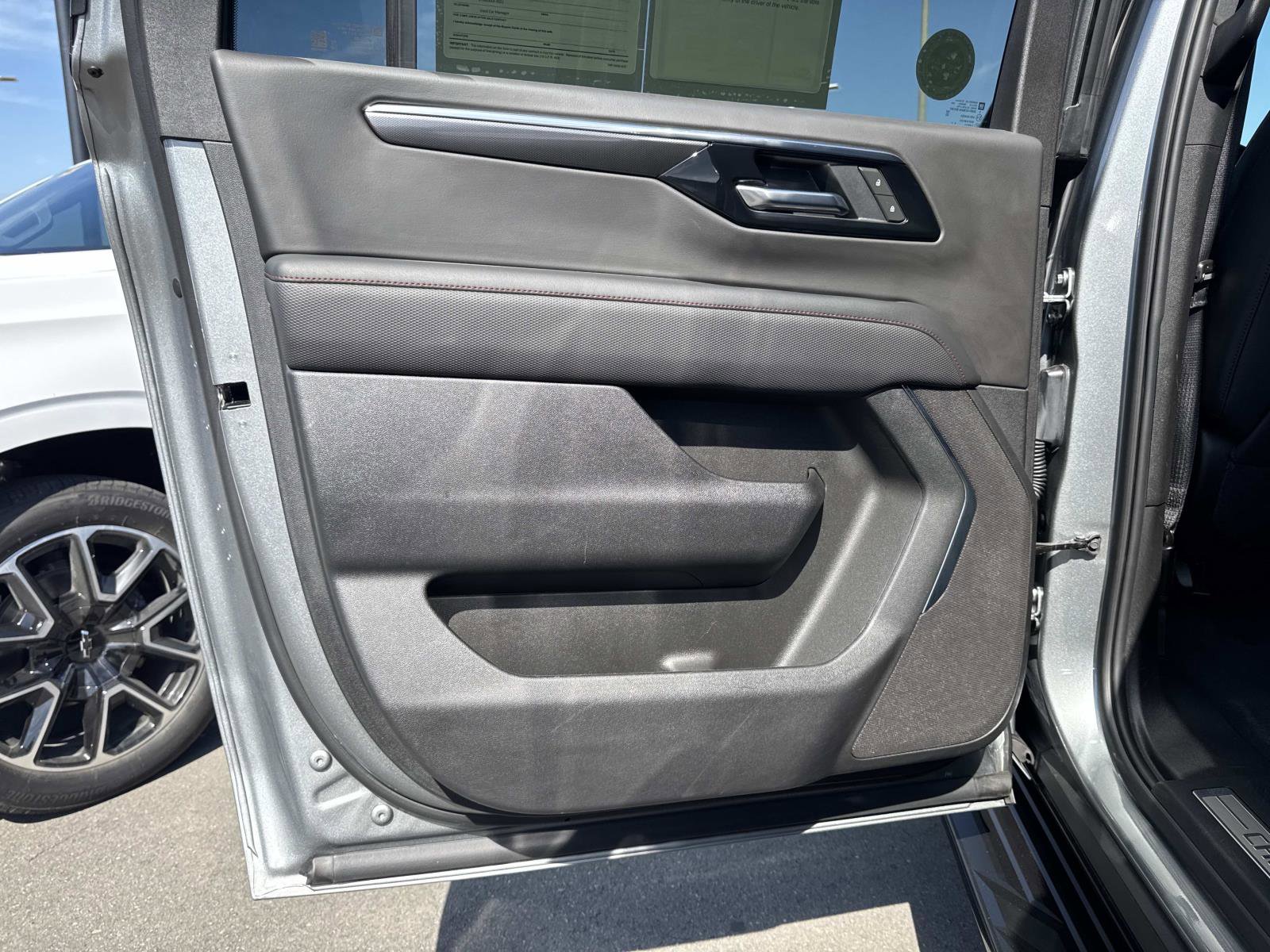 Used 2025 Chevrolet Suburban RST image 24