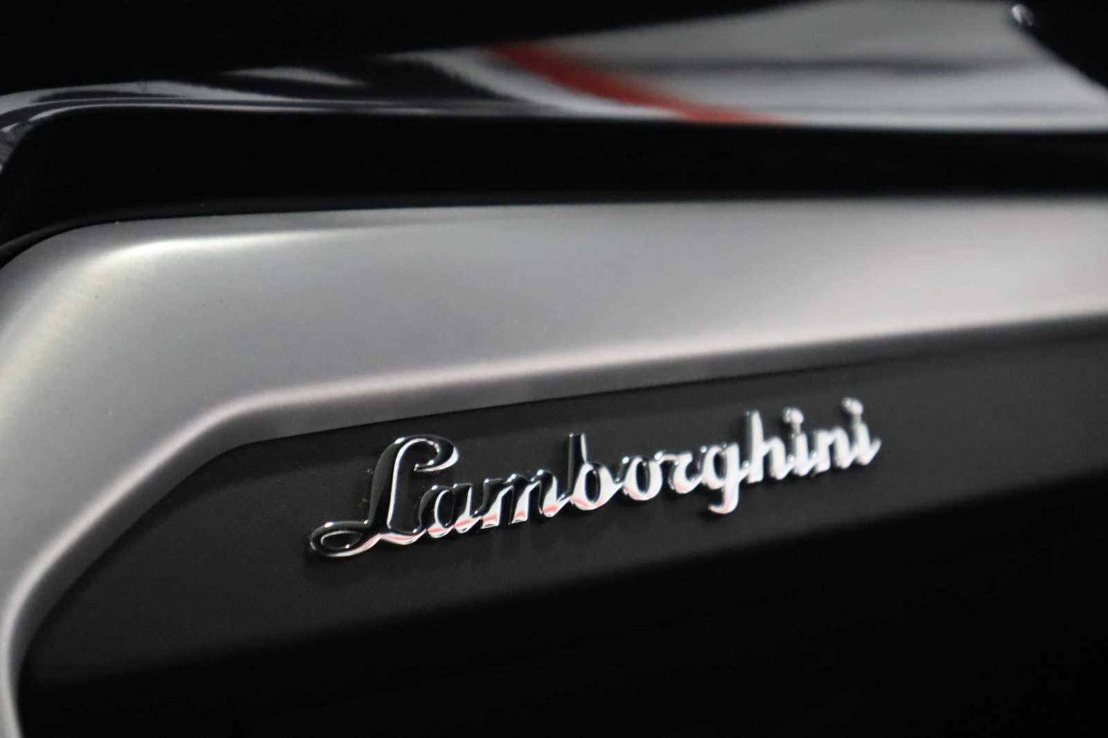 Used 2019 Lamborghini Urus image 24