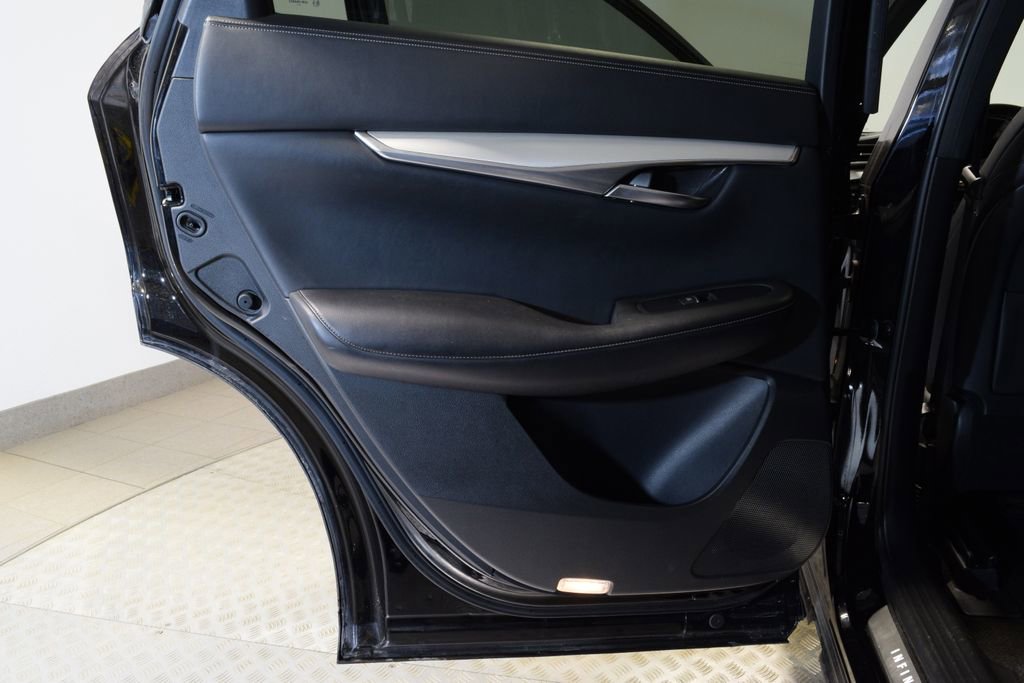 Used 2021 INFINITI QX50 Luxe w/ Appearance Package image 27