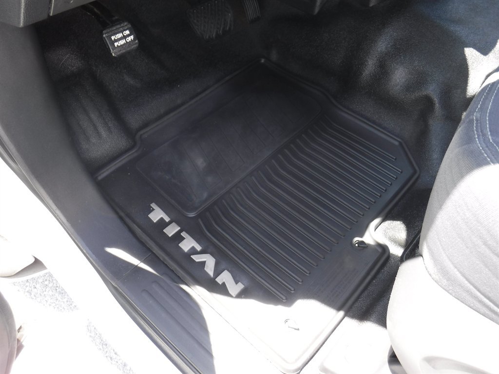 Used 2022 Nissan Titan S RWD image 15