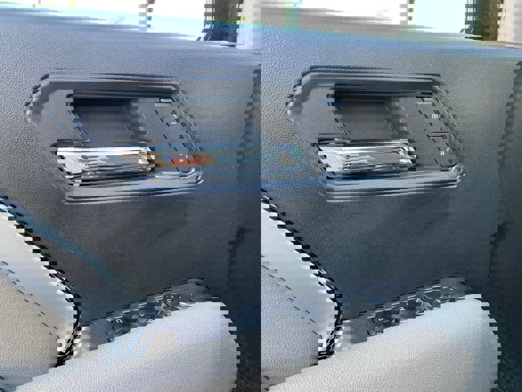 Used 2024 Chevrolet Colorado ZR2 image 13