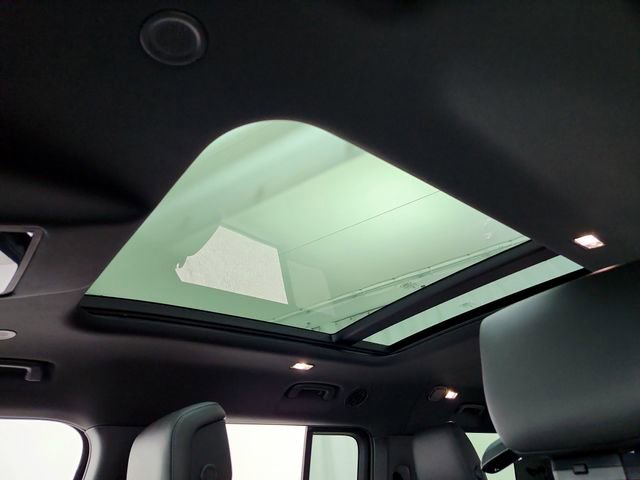 New 2026 Land Rover Defender 130 X-Dynamic SE image 22