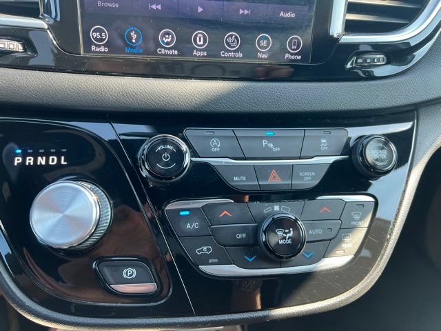 Used 2018 Chrysler Pacifica Touring-L Plus w/ S Appearance Package FWD image 21
