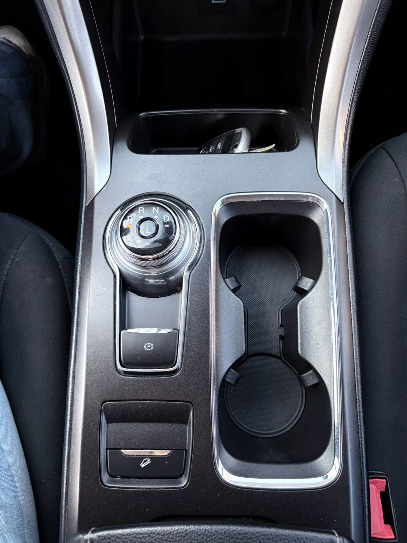 Used 2017 Ford Fusion SE image 27