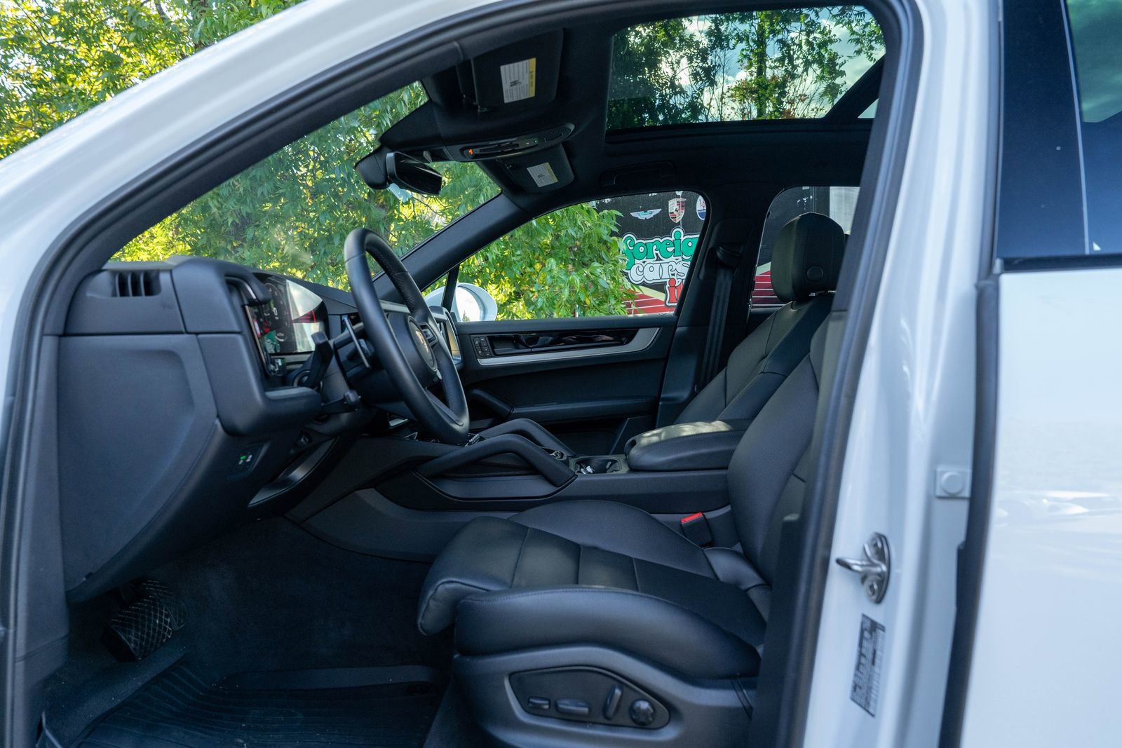 Certified 2025 Porsche Cayenne image 24