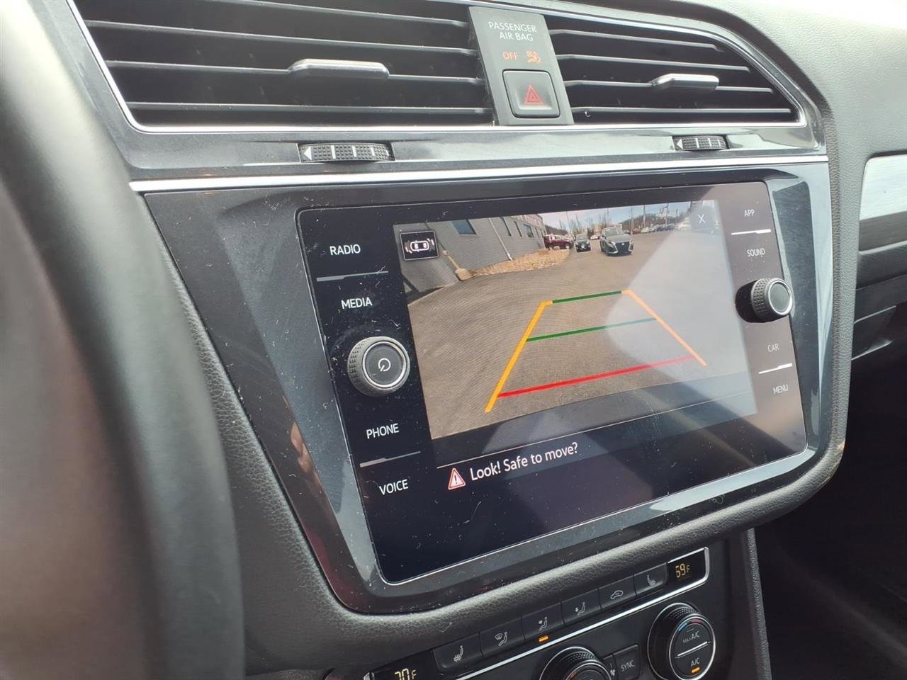 Used 2021 Volkswagen Tiguan SE image 11