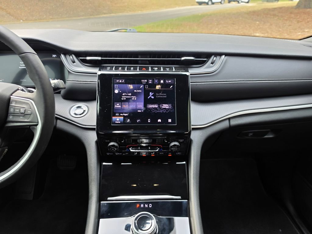 Used 2025 Jeep Grand Cherokee Laredo w/ Luxury Tech Group I RWD image 13