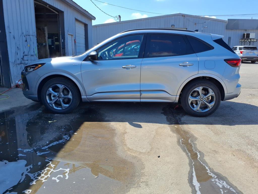 Used 2024 Ford Escape ST-Line FWD image 2