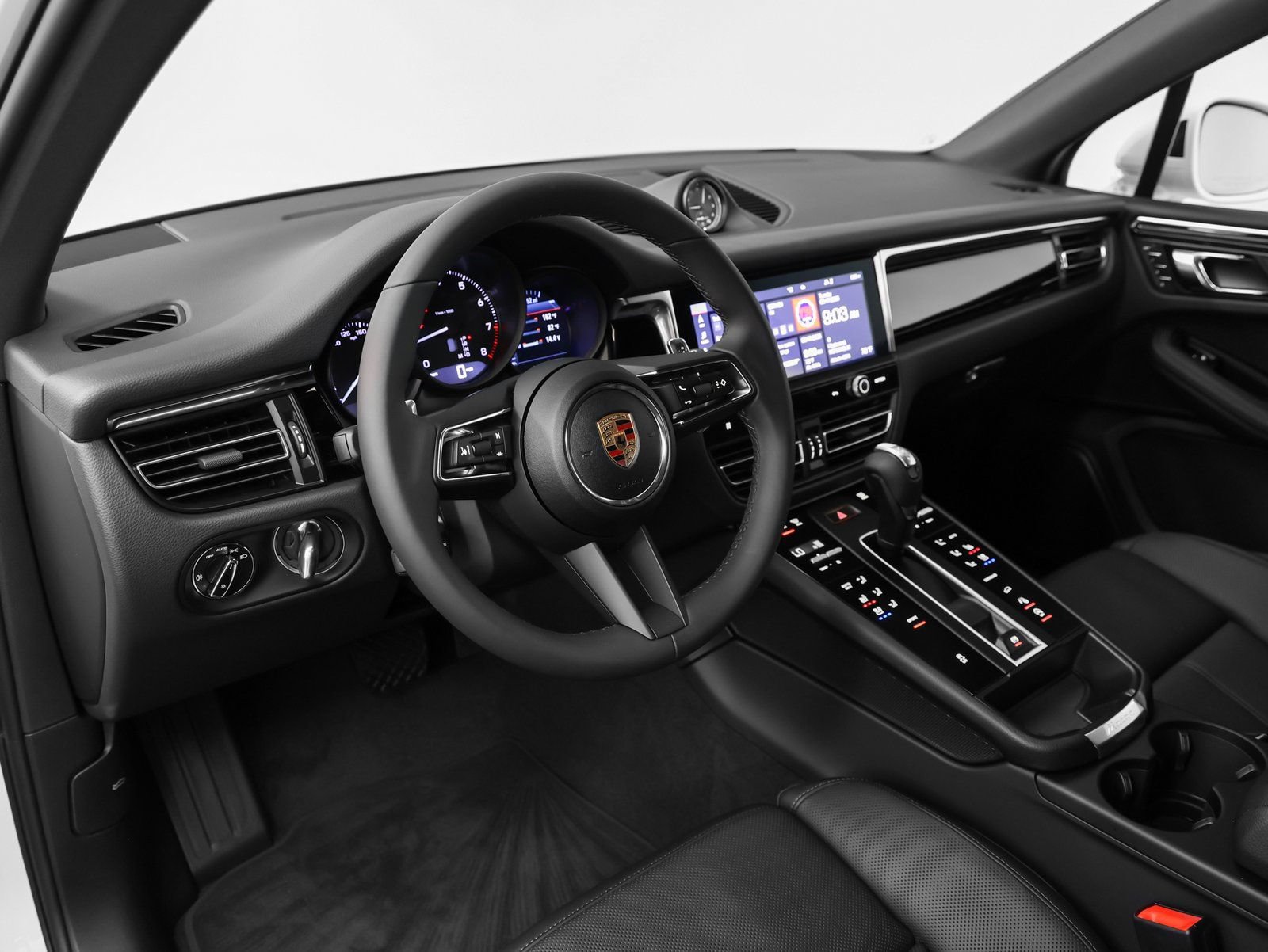 Certified 2025 Porsche Macan AWD/4WD image 4