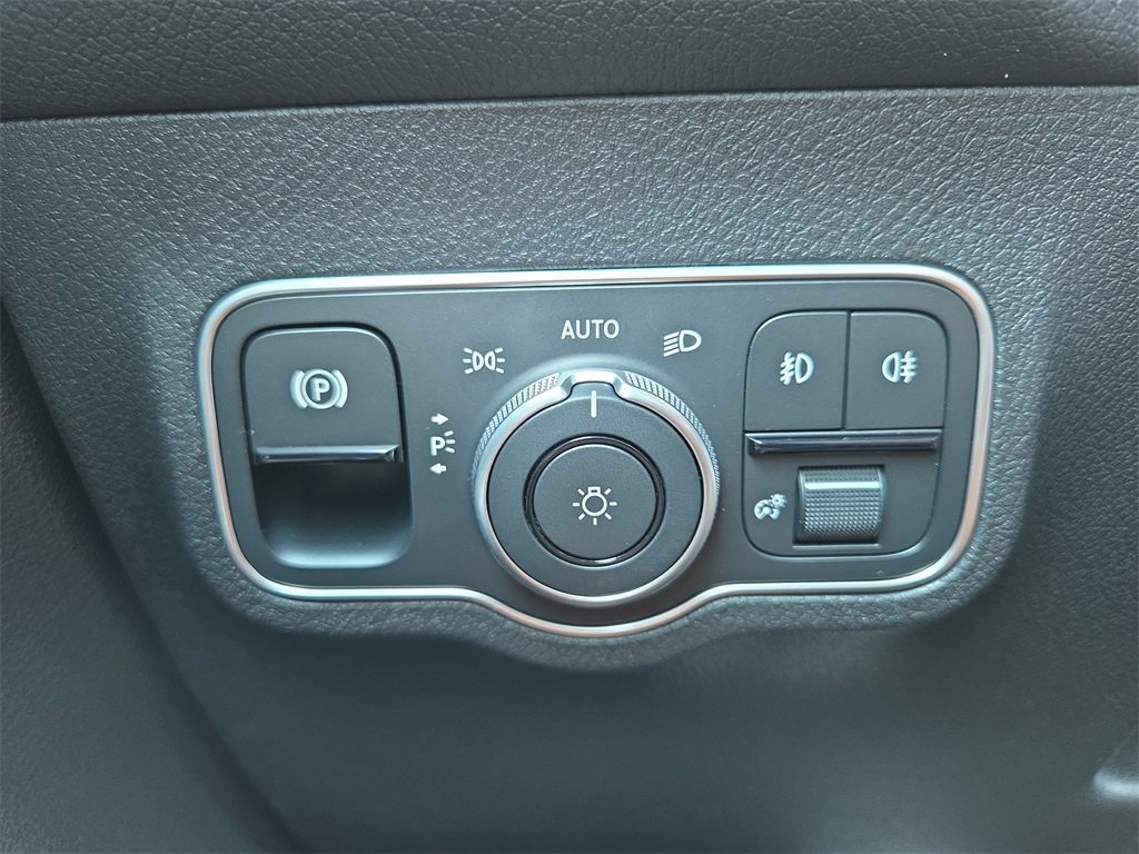 New 2026 Mercedes-Benz GLB 250 4MATIC image 27