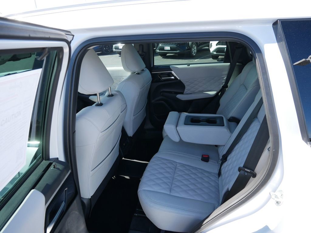 Used 2023 Mitsubishi Outlander SEL AWD/4WD image 12