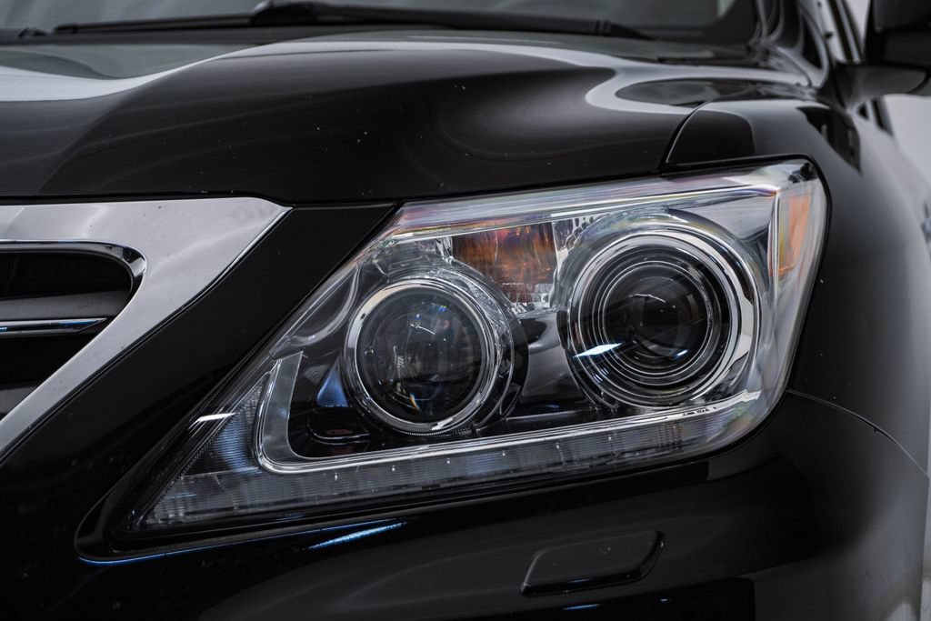 Used 2013 Lexus LX 570 4WD w/ Luxury Pkg image 7
