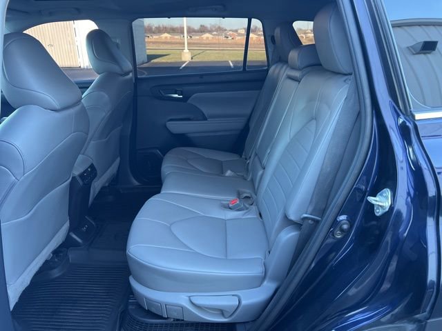 Used 2021 Toyota Highlander XLE AWD/4WD image 20