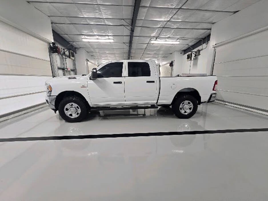 Used 2024 RAM 2500 Tradesman w/ Chrome Appearance Group AWD/4WD image 6