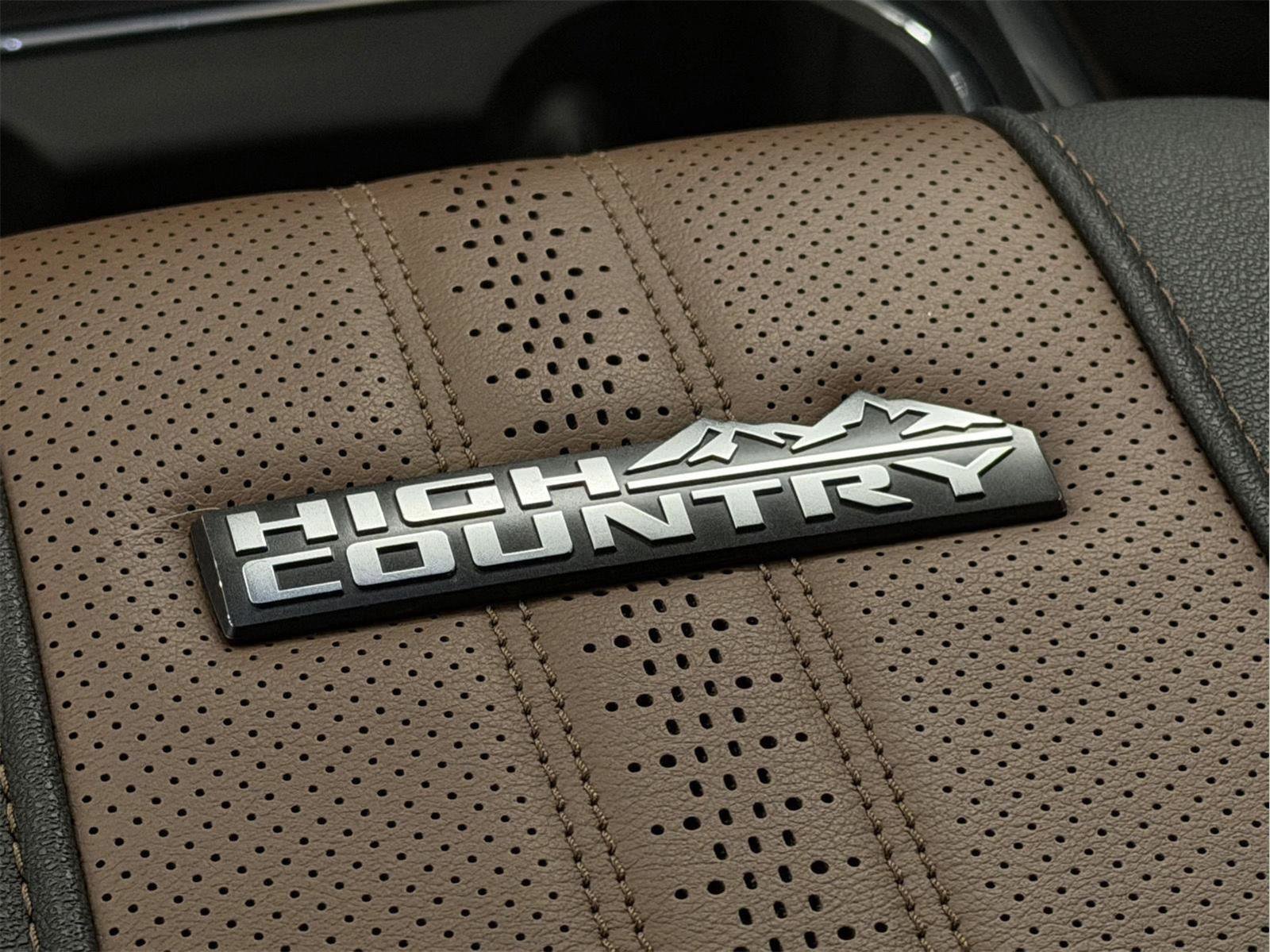 Certified 2025 Chevrolet Silverado 2500 High Country w/ Technology Package AWD/4WD image 36
