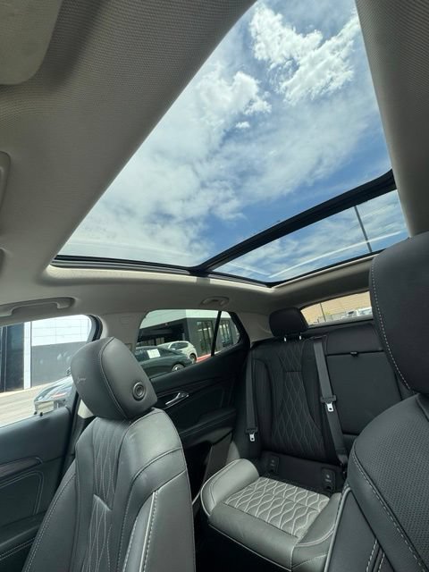 Used 2023 Buick Envision Avenir AWD/4WD image 13