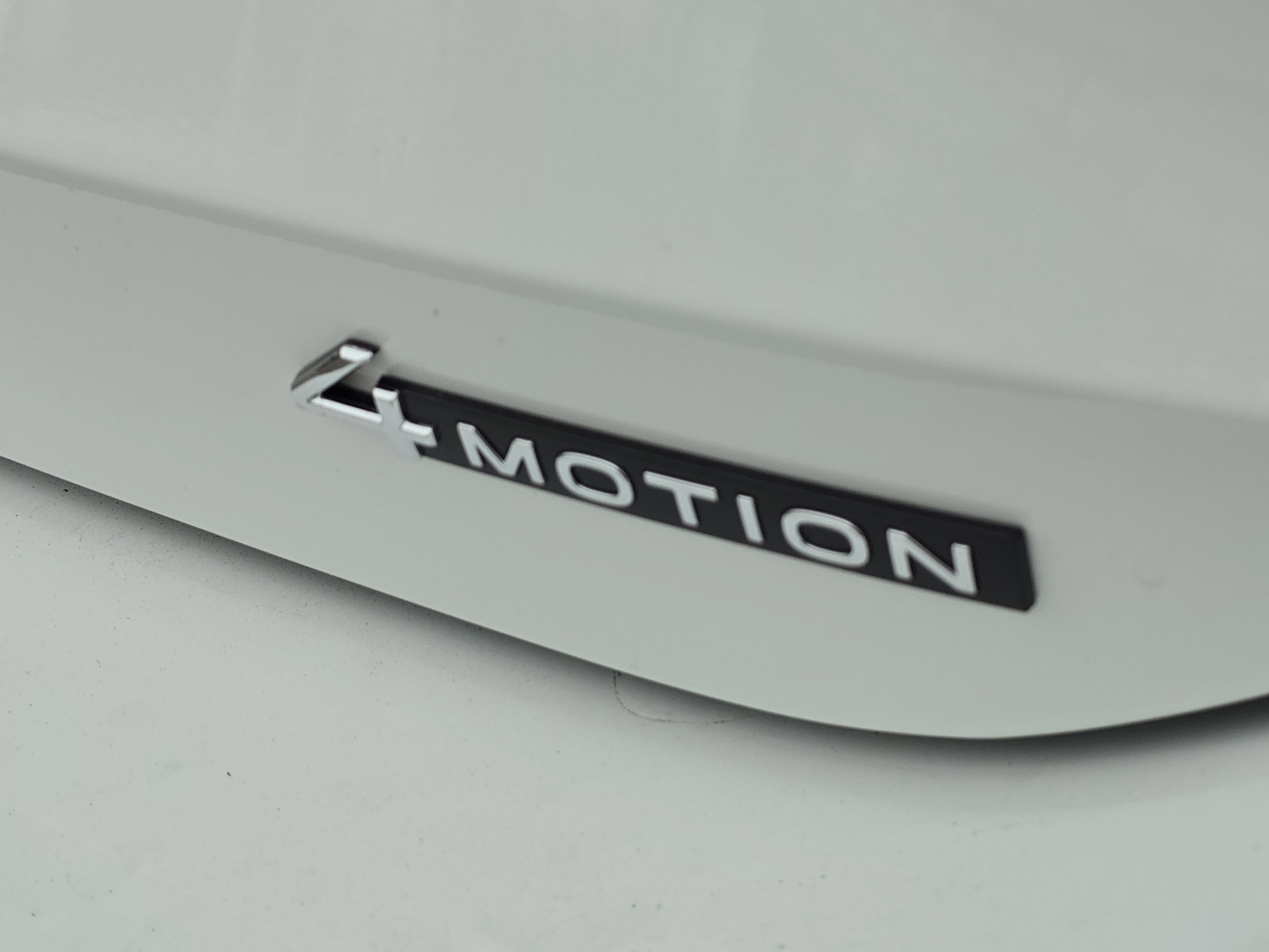 New 2025 Volkswagen Tiguan SE image 11