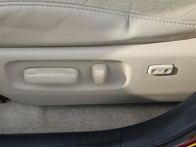 Used 2011 Toyota RAV4 Limited w/ Limited Extra Value Pkg image 22