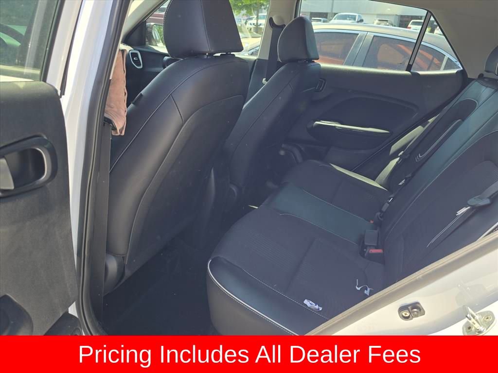 Used 2022 Hyundai Venue Limited FWD image 6