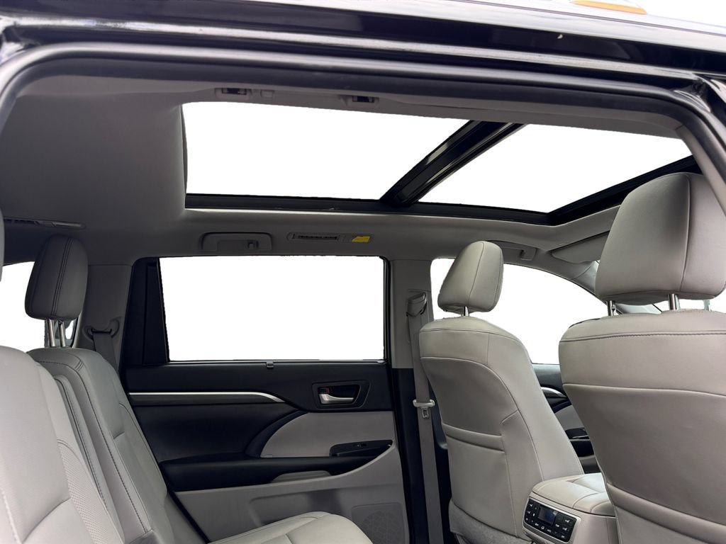 Used 2019 Toyota Highlander Limited Platinum AWD/4WD image 7