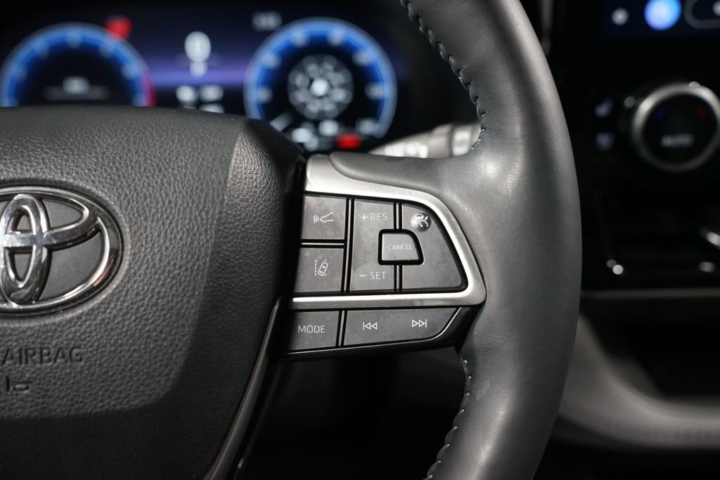 Used 2023 Toyota Highlander Limited image 13