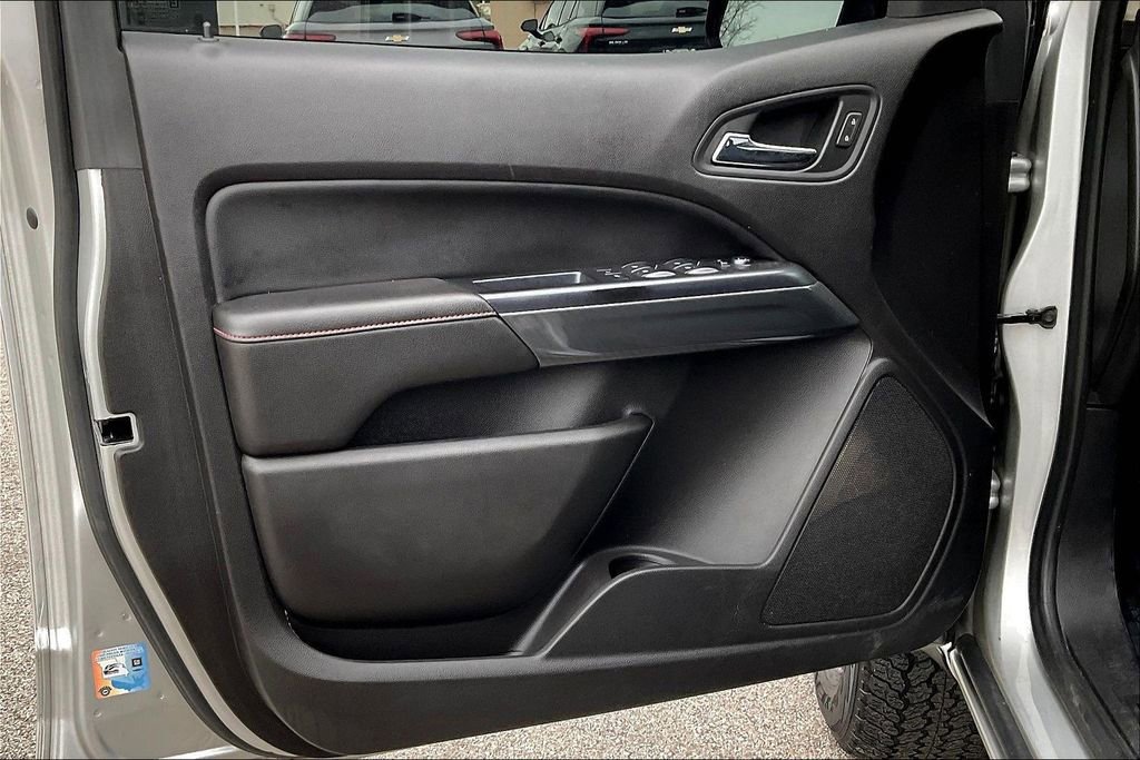 Used 2017 GMC Canyon SLE w/ All Terrain Package image 18