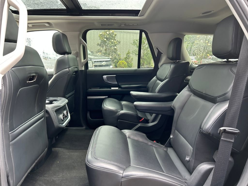 Used 2025 Ford Expedition Platinum AWD/4WD image 14