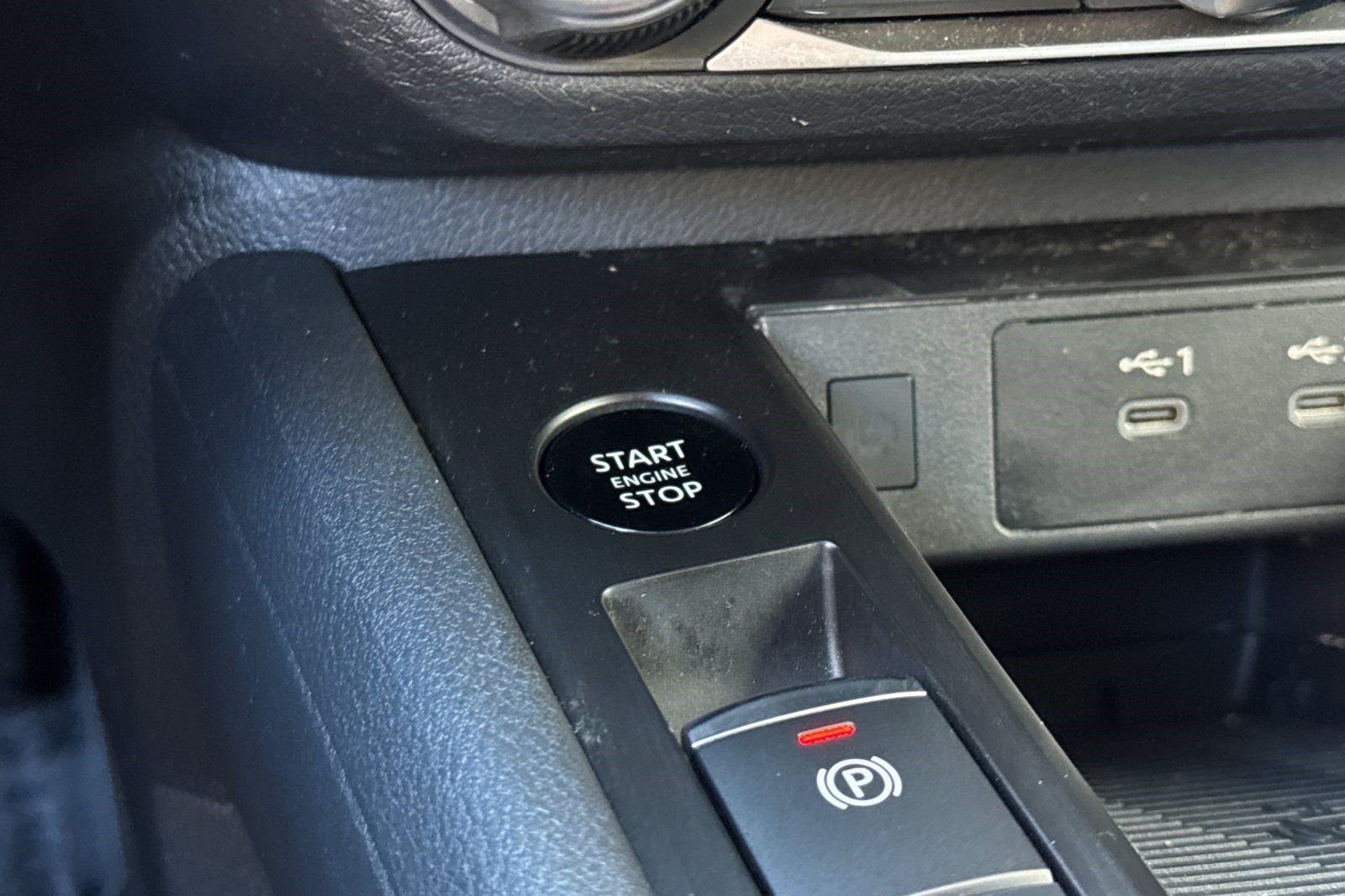 Used 2025 Nissan Kicks SV FWD image 17