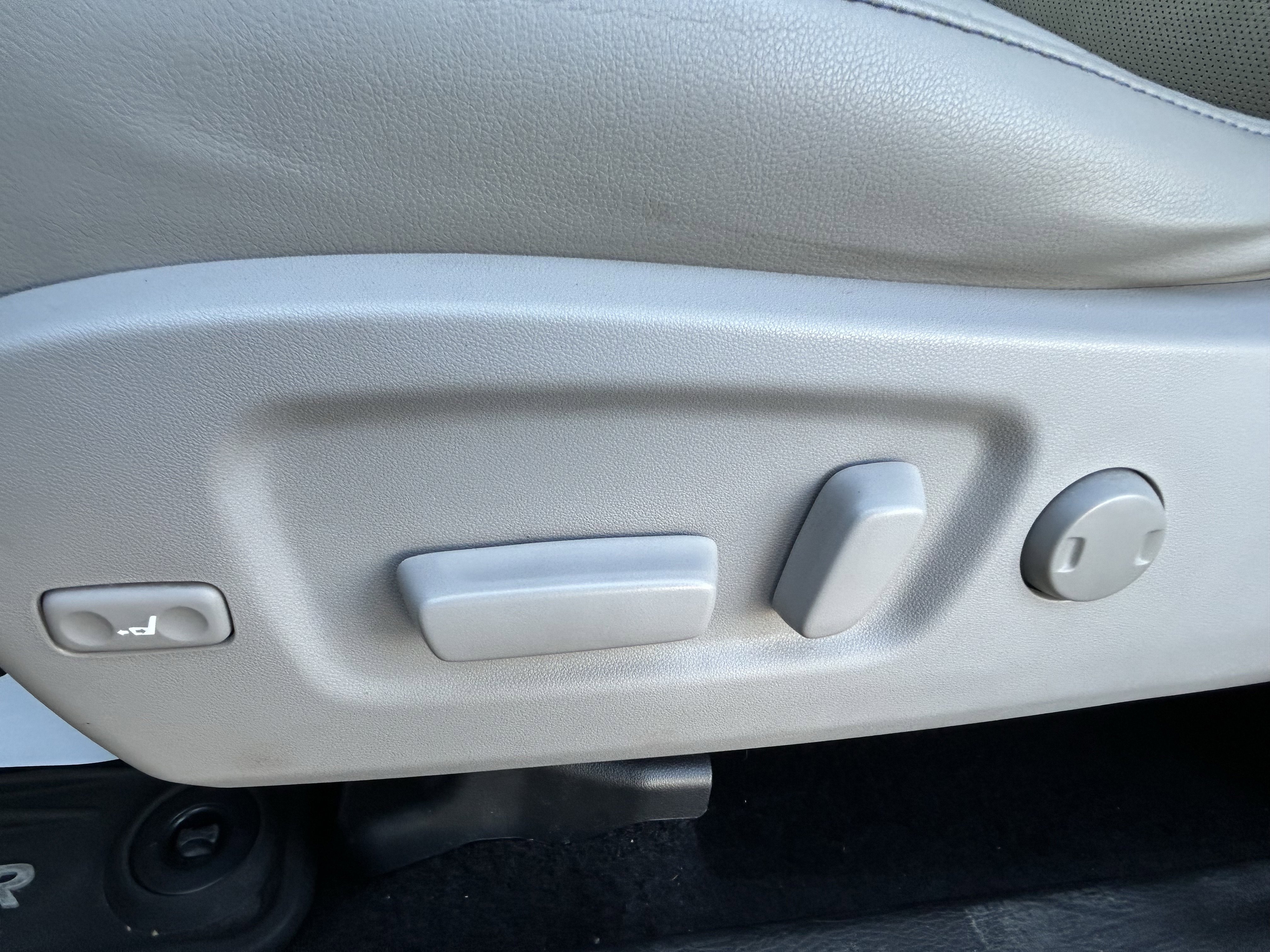 Used 2015 Toyota Highlander Limited image 15