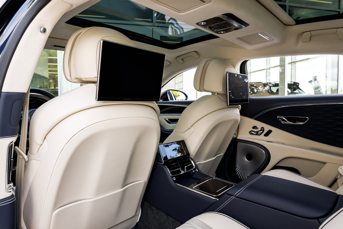 Used 2023 Bentley Flying Spur Azure AWD/4WD image 26