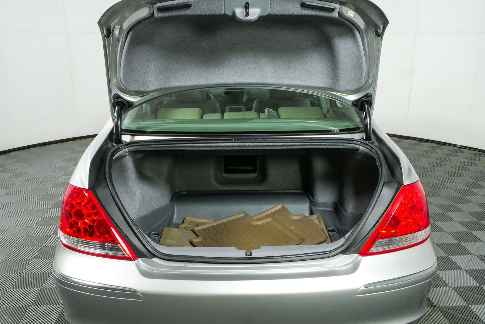 Used 2007 Acura RL w/ Technology Package AWD/4WD image 27