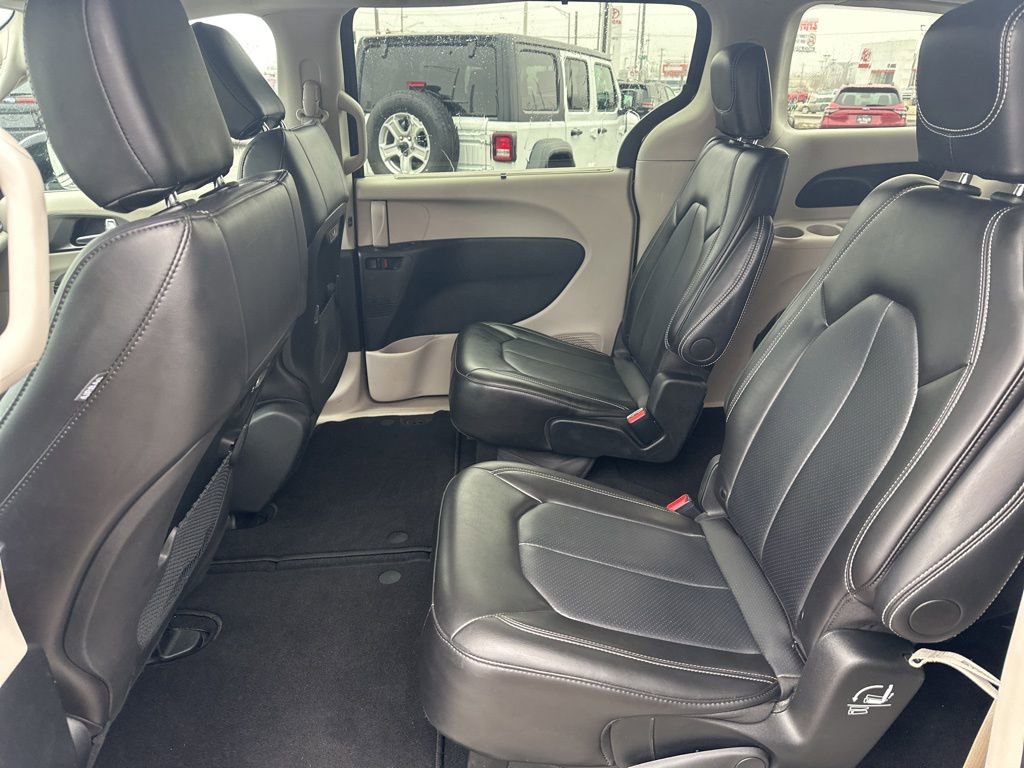 Used 2024 Chrysler Pacifica Touring-L image 22