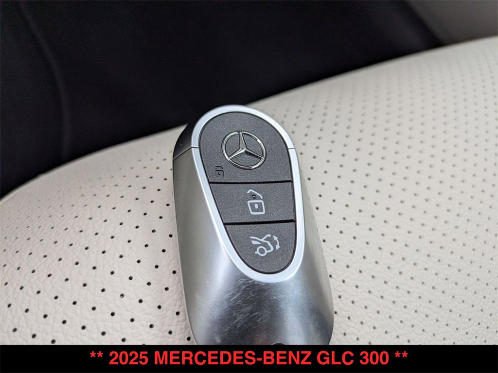 Used 2025 Mercedes-Benz GLC 300 GLC 300 image 35