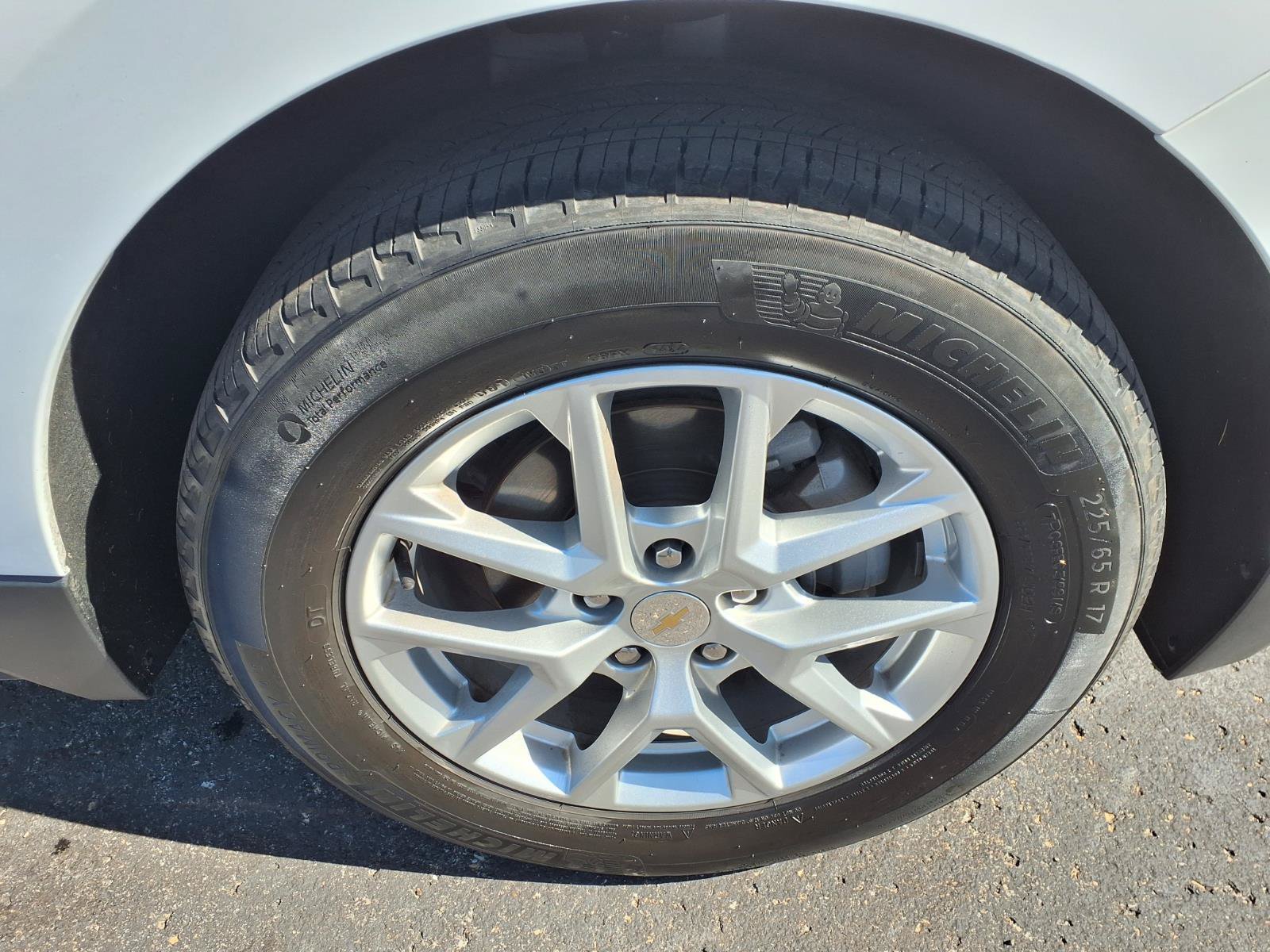 Used 2024 Chevrolet Equinox LT FWD image 9