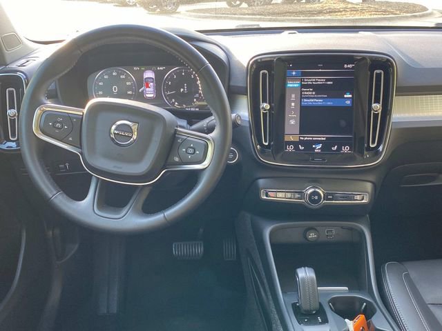 Used 2021 Volvo XC40 T5 Momentum image 6