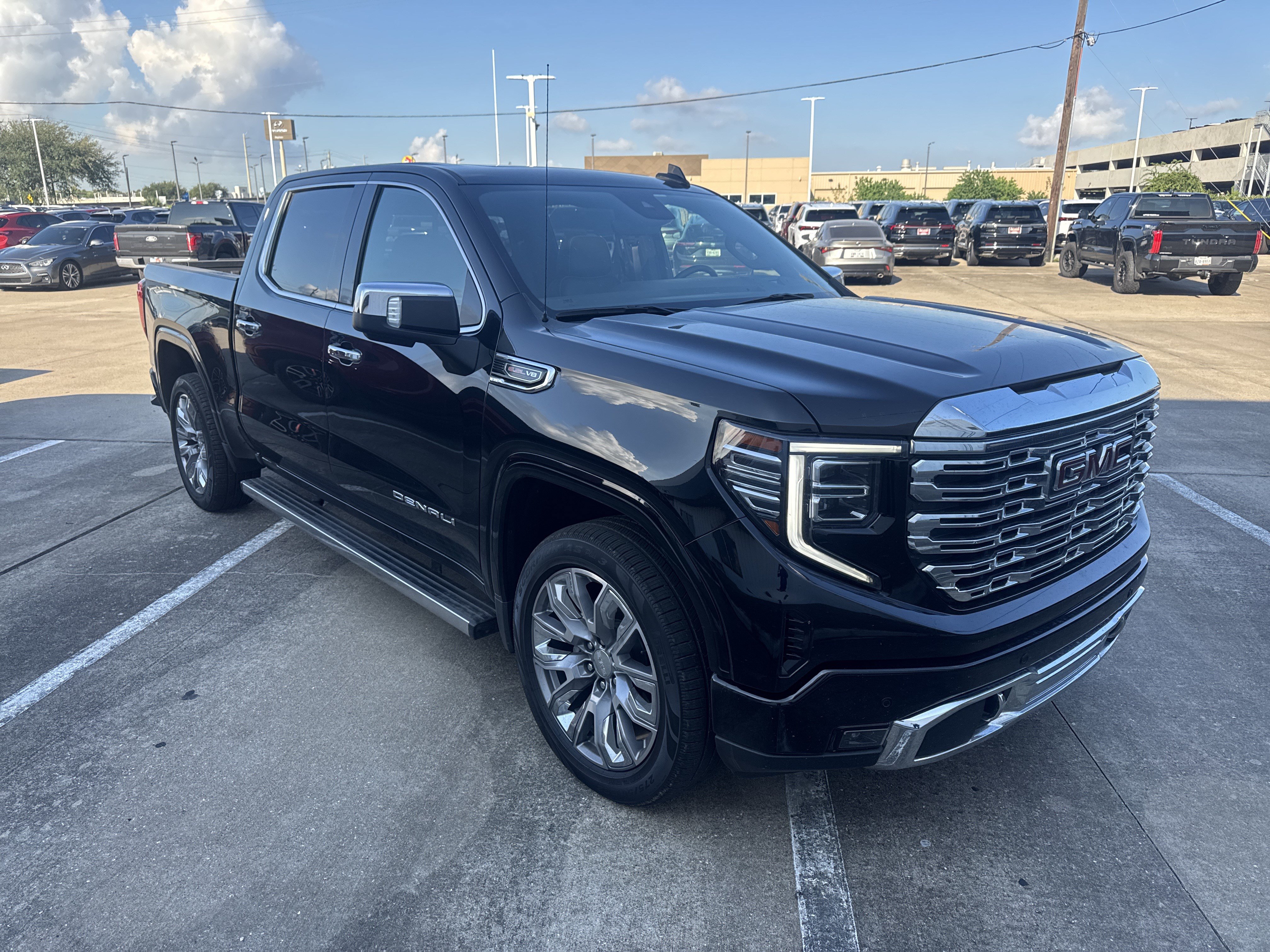 Used 2024 GMC Sierra 1500 Denali w/ Denali Reserve Package AWD/4WD image 17