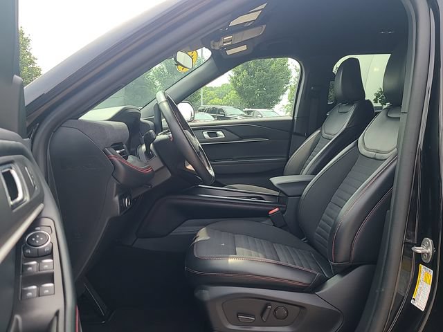 Used 2025 Ford Explorer ST-Line w/ ST-Line Street Pack AWD/4WD image 12