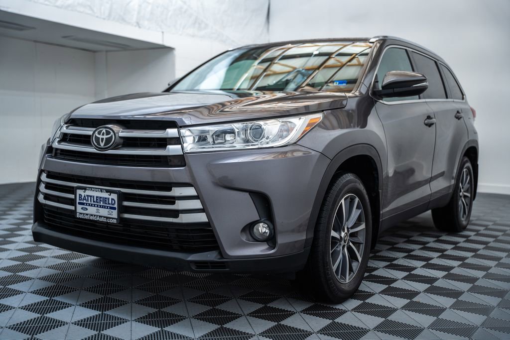 Used 2019 Toyota Highlander XLE AWD/4WD image 3